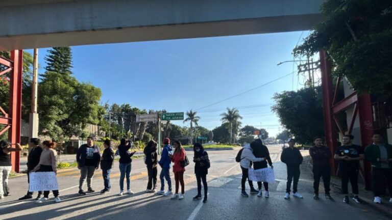 Estudiantes de la UAEM exigen justicia por Leonardo ‘N’