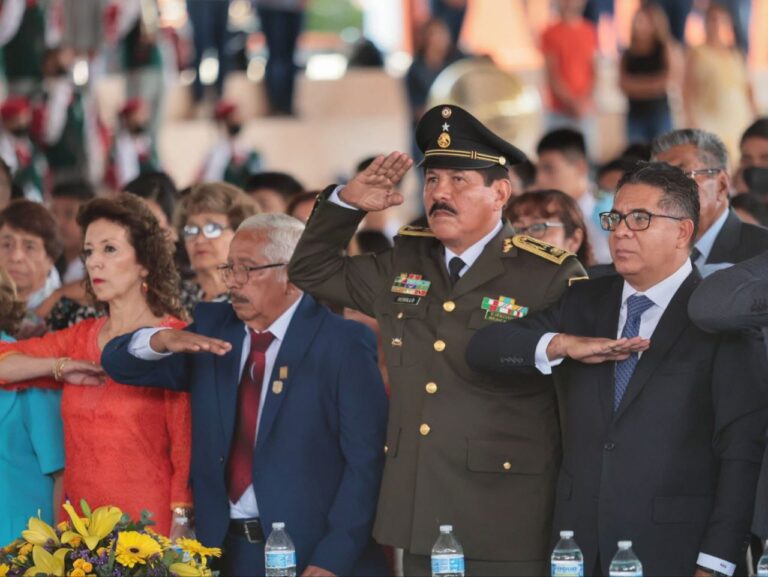 Rabindranath Salazar participó en el 50 aniversario de la Secundaria Federal N° 3 de Civac, en la que estudió