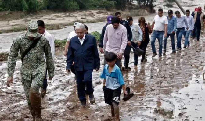 Abren puente aéreo a Acapulco para transportar enseres y despensas