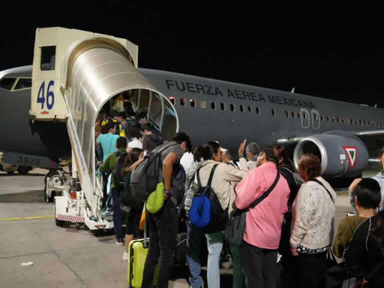 Segundo avión de Sedena con mexicanos rescatados de Israel viene de regreso a México